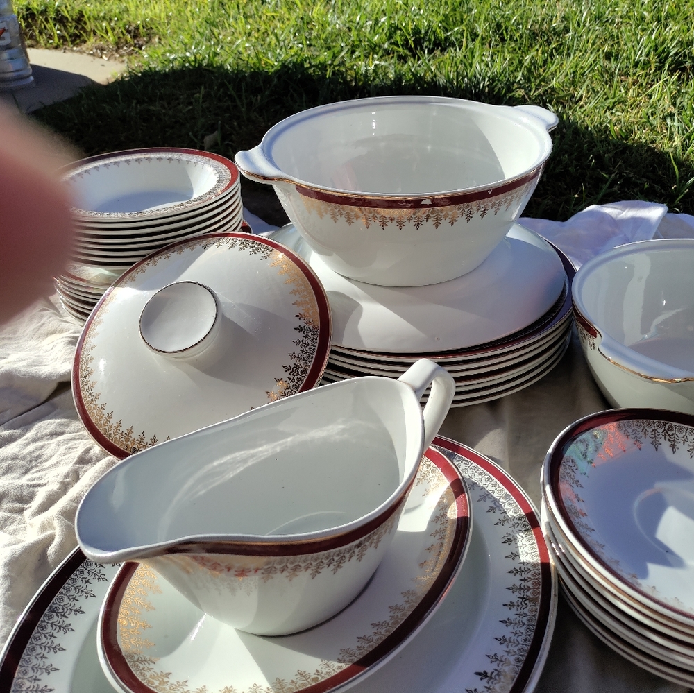 Alfred Meakin GLO-WHITE IRONSTONE England maroon and gold trim Fine China